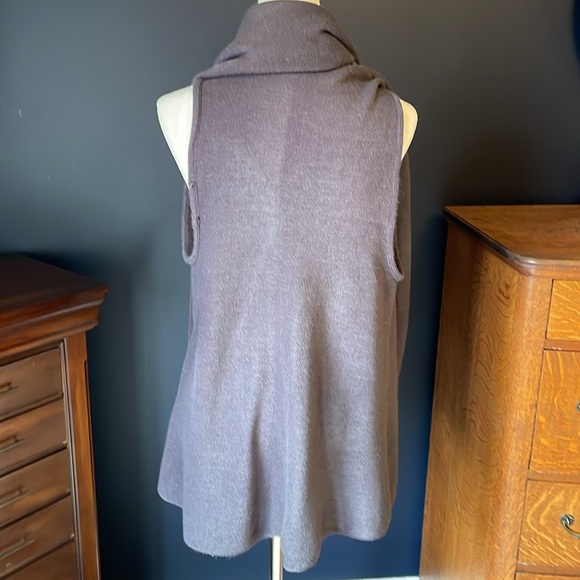 Sweater Wrap Gray/Brown Vest Size Medium - Picture 5 of 8